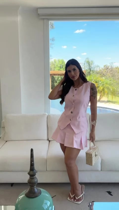 Conjunto Feminino Fabiane em Alfaiataria Colete e Short Saia