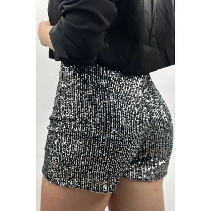 Promoção Exclusiva: Na compra de Short Feminino - Ganhe um Colar Curto