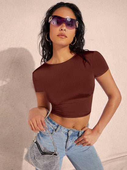 Cropped Costa Nua Baby Tee Look - Moderno e Elegante!