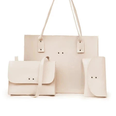 Grátis um   Kit 3 Bolsas Femininas – Bolsa Grande, Média e Carteira Simples Glamour