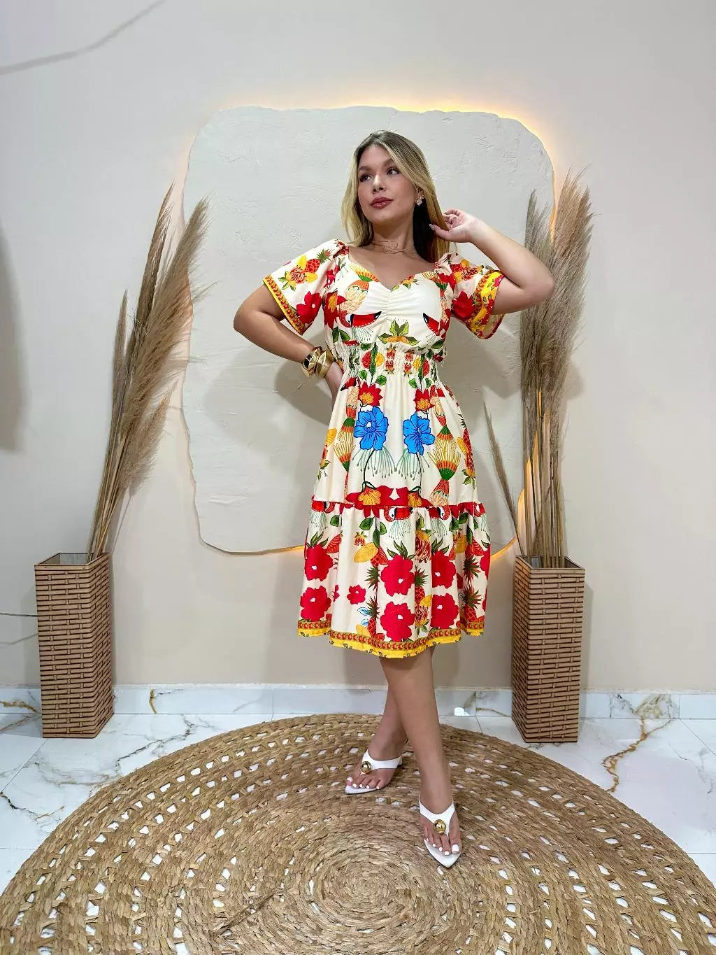 Vestido Curto Feminino Soltinho com Lastex na Cintura em Crepinho