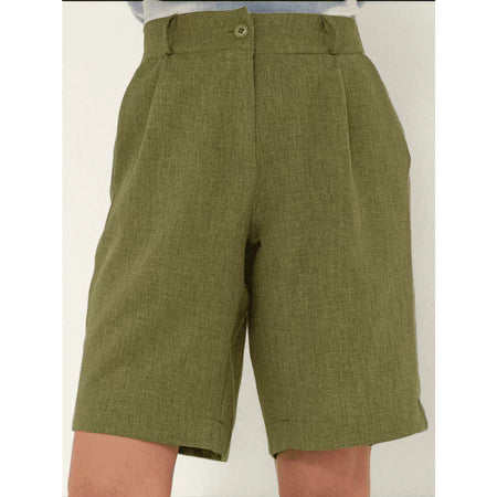 Bermuda Feminina em Linho Rústico com Fechamento Frontal