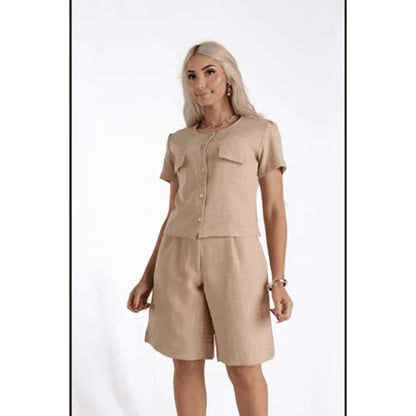 Bermuda Feminina em Linho Rústico com Fechamento Frontal