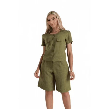 Bermuda Feminina em Linho Rústico com Fechamento Frontal