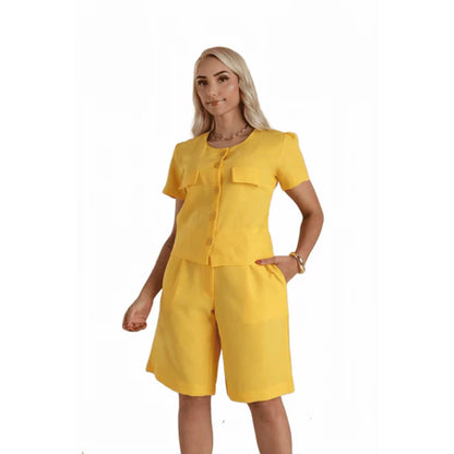 Bermuda Feminina em Linho Rústico com Fechamento Frontal