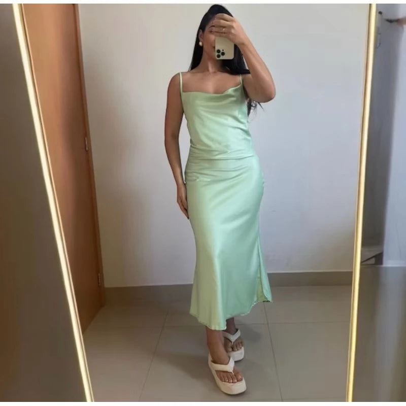 Vestido Mídi Feminino em Cetim com Alça Fina Regulável