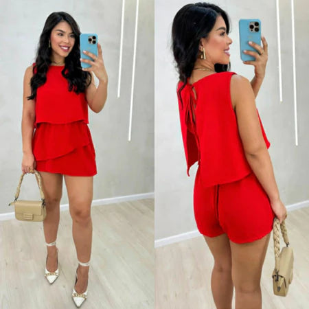 Na compra do Macaquinho Soltinho em Duna com Babados em Camadas e Amarração nas Costas, você ganha um Kit com 2 Pulseiras Prata 925