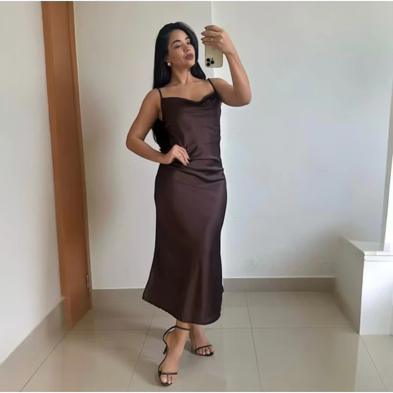 Vestido Mídi Feminino em Cetim com Alça Fina Regulável