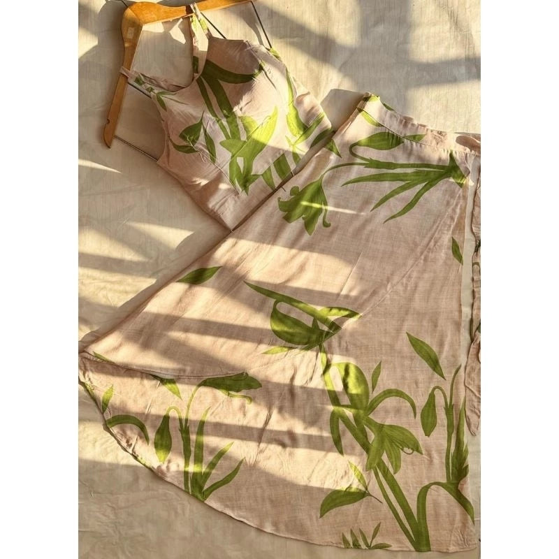 Conjunto Feminino Social Elegante em Viscolinho Estampado – Saia Envelope e Cropped