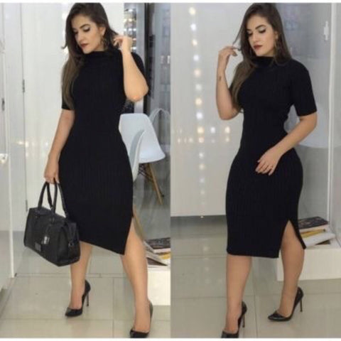 Vestido midi canelado,gola alta com fenda na lateral