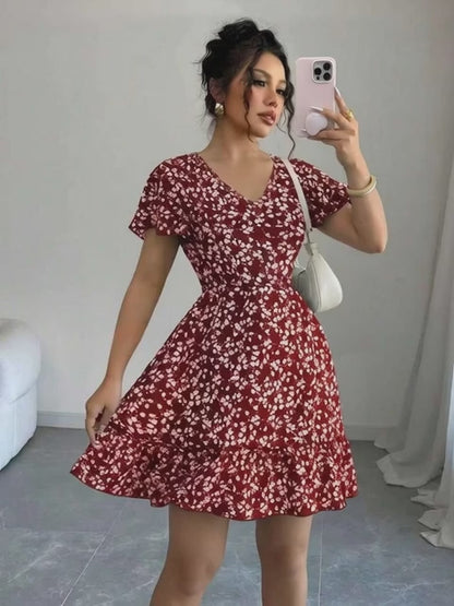 Vestido Floral Curto Feminino Boho com Bainha de Babado e Manga Esvoaçante