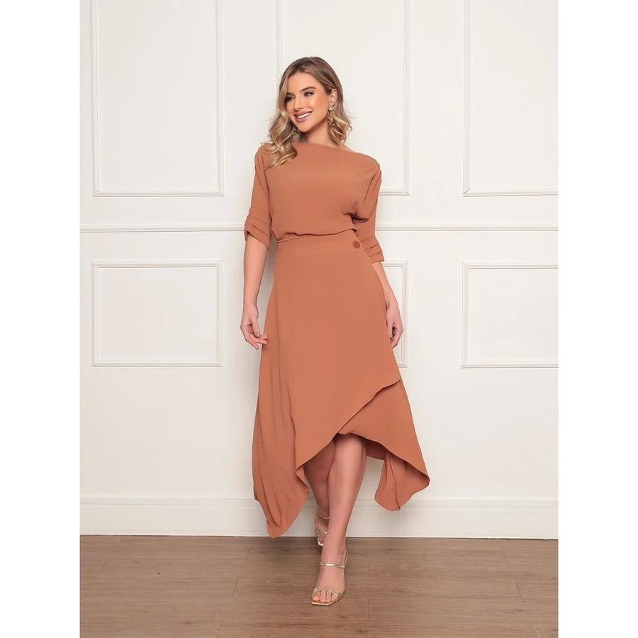Conjunto Elegante Feminino em Tecido Duna com Blusa de Manga Dobrável e Saia Assimétrica