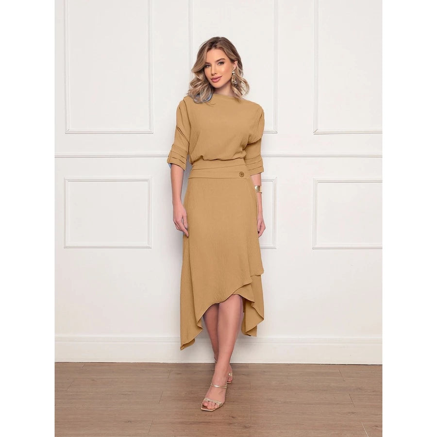 Conjunto Elegante Feminino em Tecido Duna com Blusa de Manga Dobrável e Saia Assimétrica